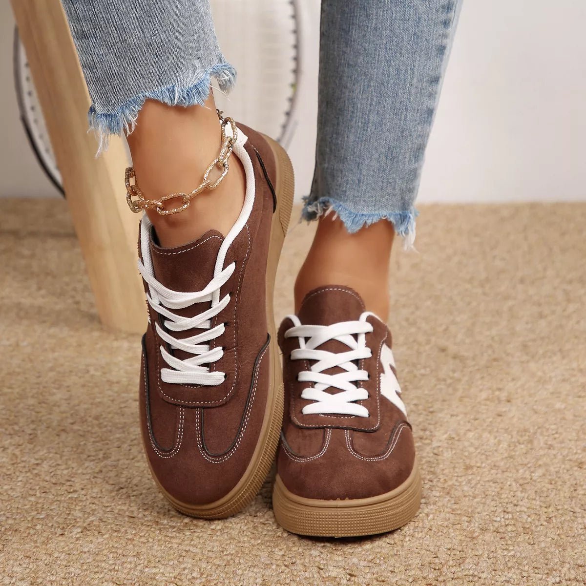 Casual Lace-Up Flats Sneakers - TheMomCo.