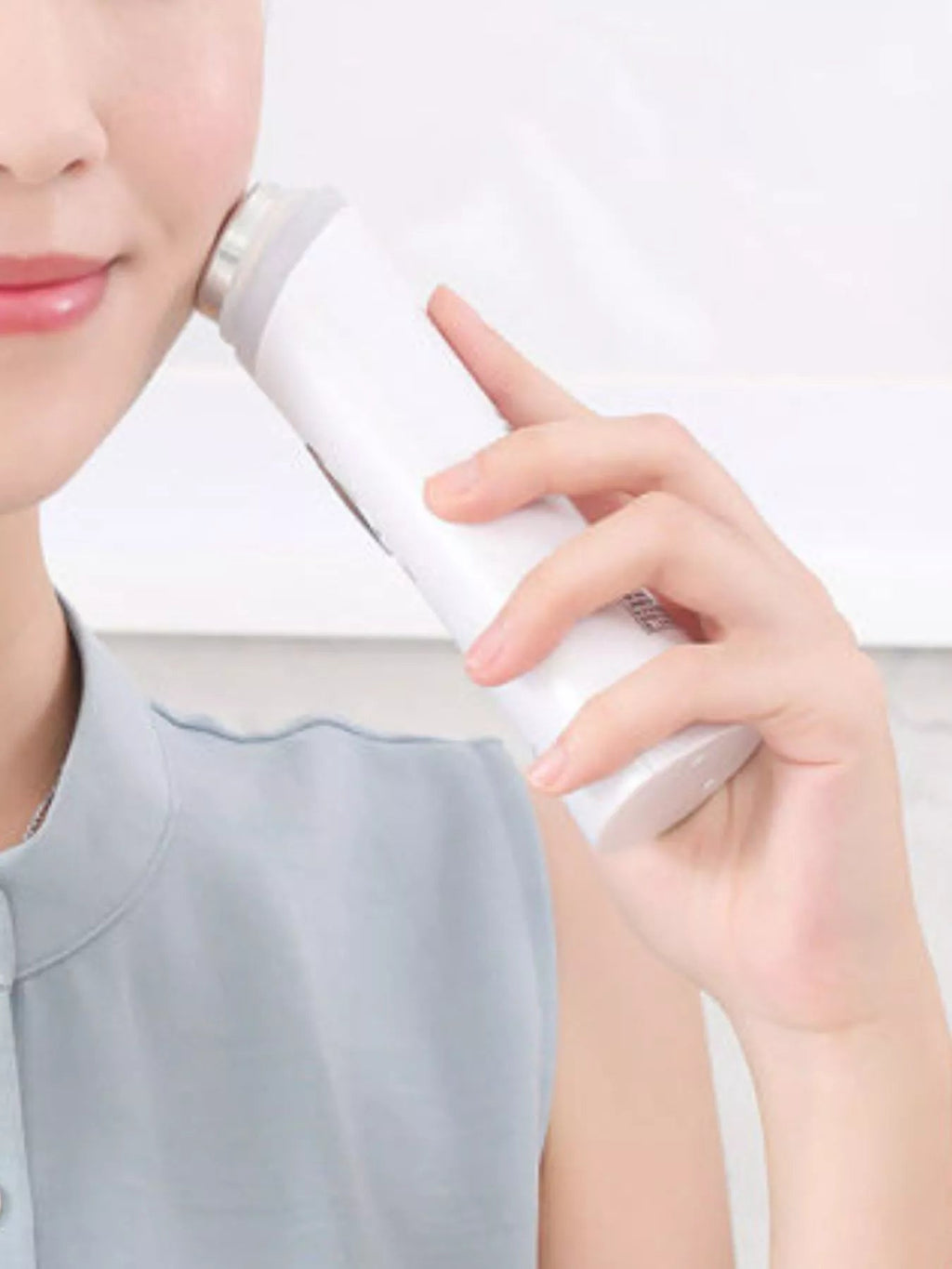 Facial Skin Tightening Beauty Device - TheMomCo.