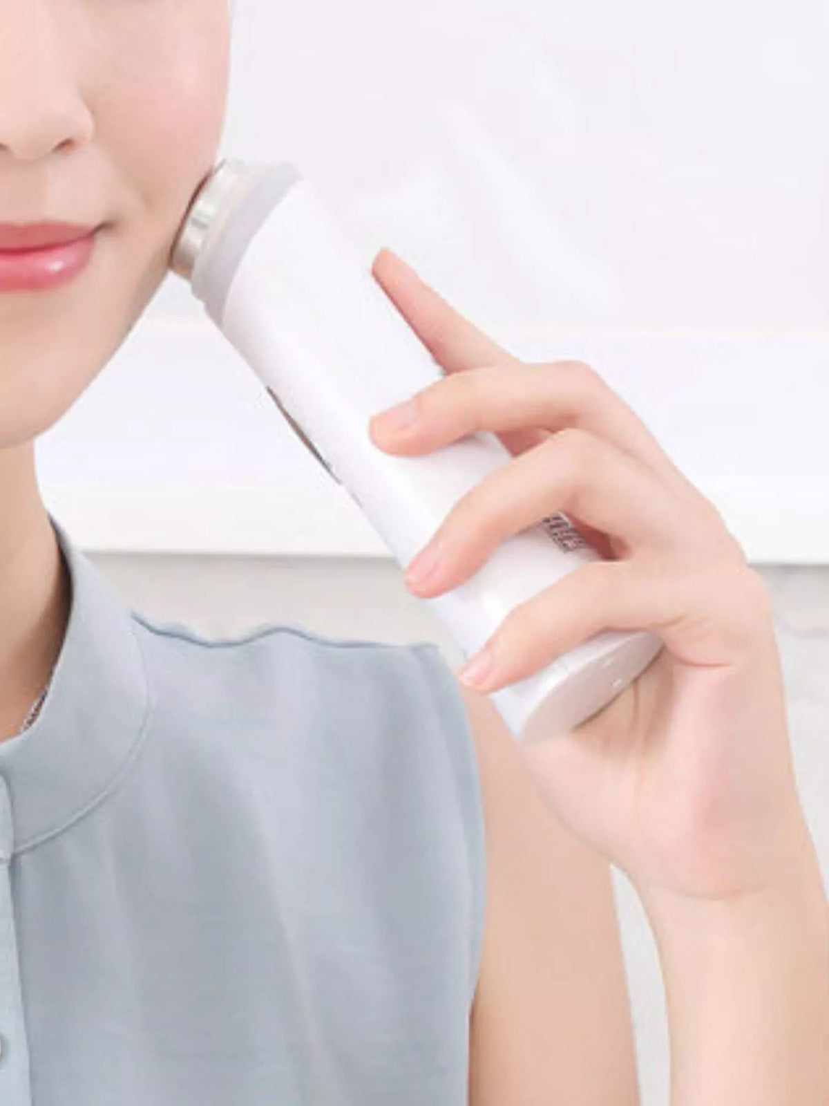 Facial Skin Tightening Beauty Device - TheMomCo.