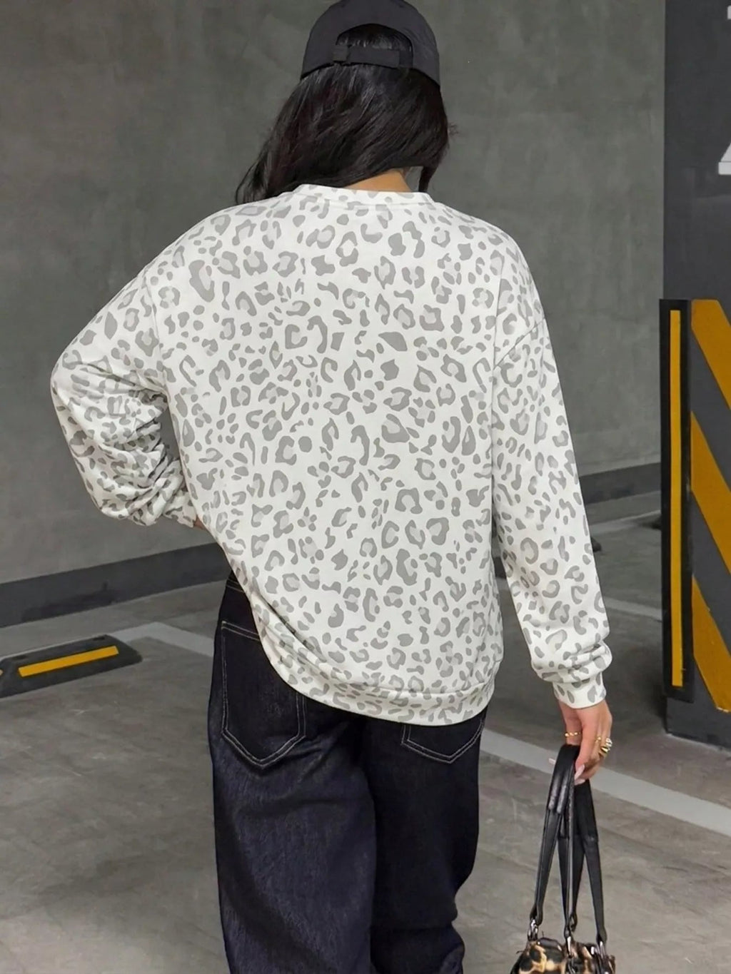 Leopard Print Crew Neck Sweatshirt - TheMomCo.