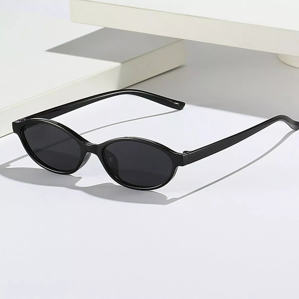 Vintage Oval Sunglasses - TheMomCo.